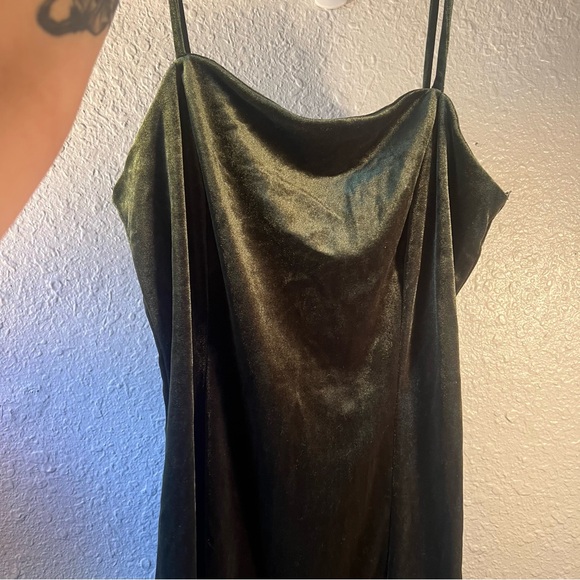 Forever 21 Women’s Velour Velvet Green Mini Party Dress Thin Straps Size Large - Picture 12 of 14